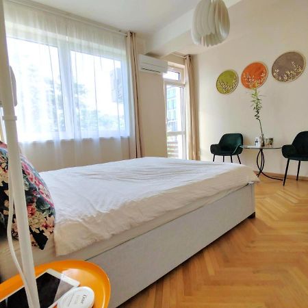 Big Stay - 4 Bedroom, 2 Bathroom Central Apartment With Ac ブラチスラヴァ エクステリア 写真