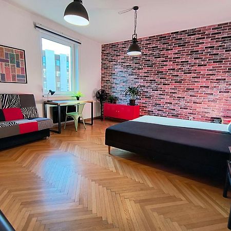 Big Stay - 4 Bedroom, 2 Bathroom Central Apartment With Ac ブラチスラヴァ エクステリア 写真