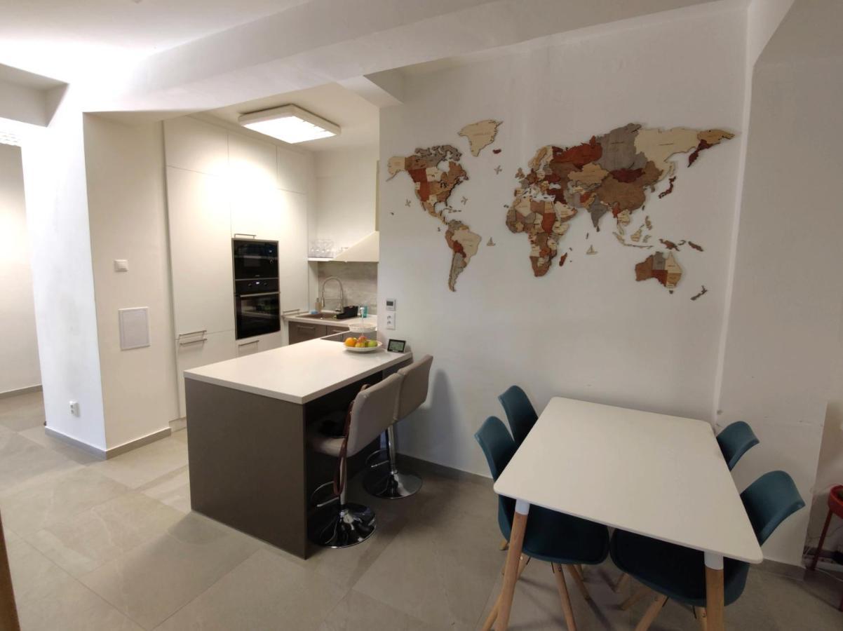 Big Stay - 4 Bedroom, 2 Bathroom Central Apartment With Ac ブラチスラヴァ エクステリア 写真