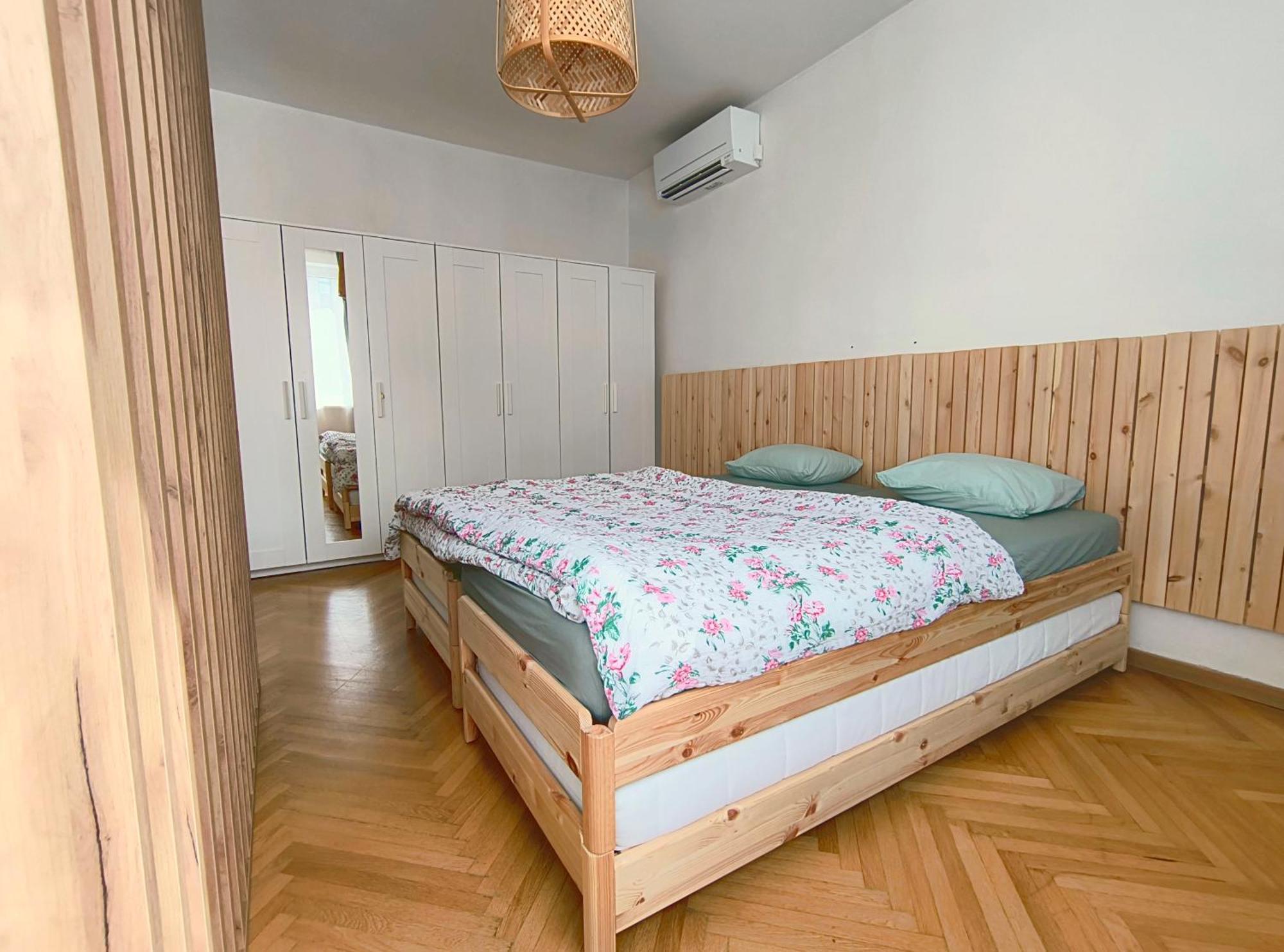 Big Stay - 4 Bedroom, 2 Bathroom Central Apartment With Ac ブラチスラヴァ エクステリア 写真