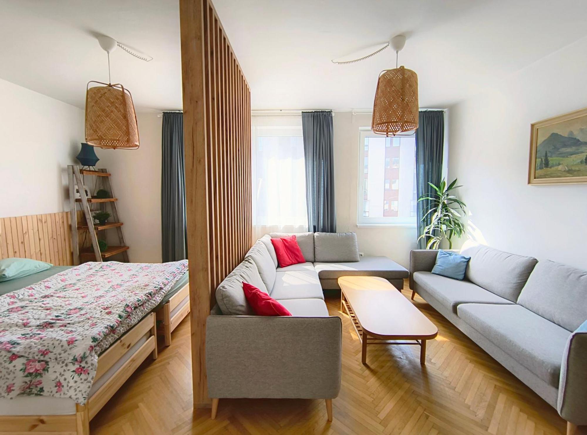 Big Stay - 4 Bedroom, 2 Bathroom Central Apartment With Ac ブラチスラヴァ エクステリア 写真