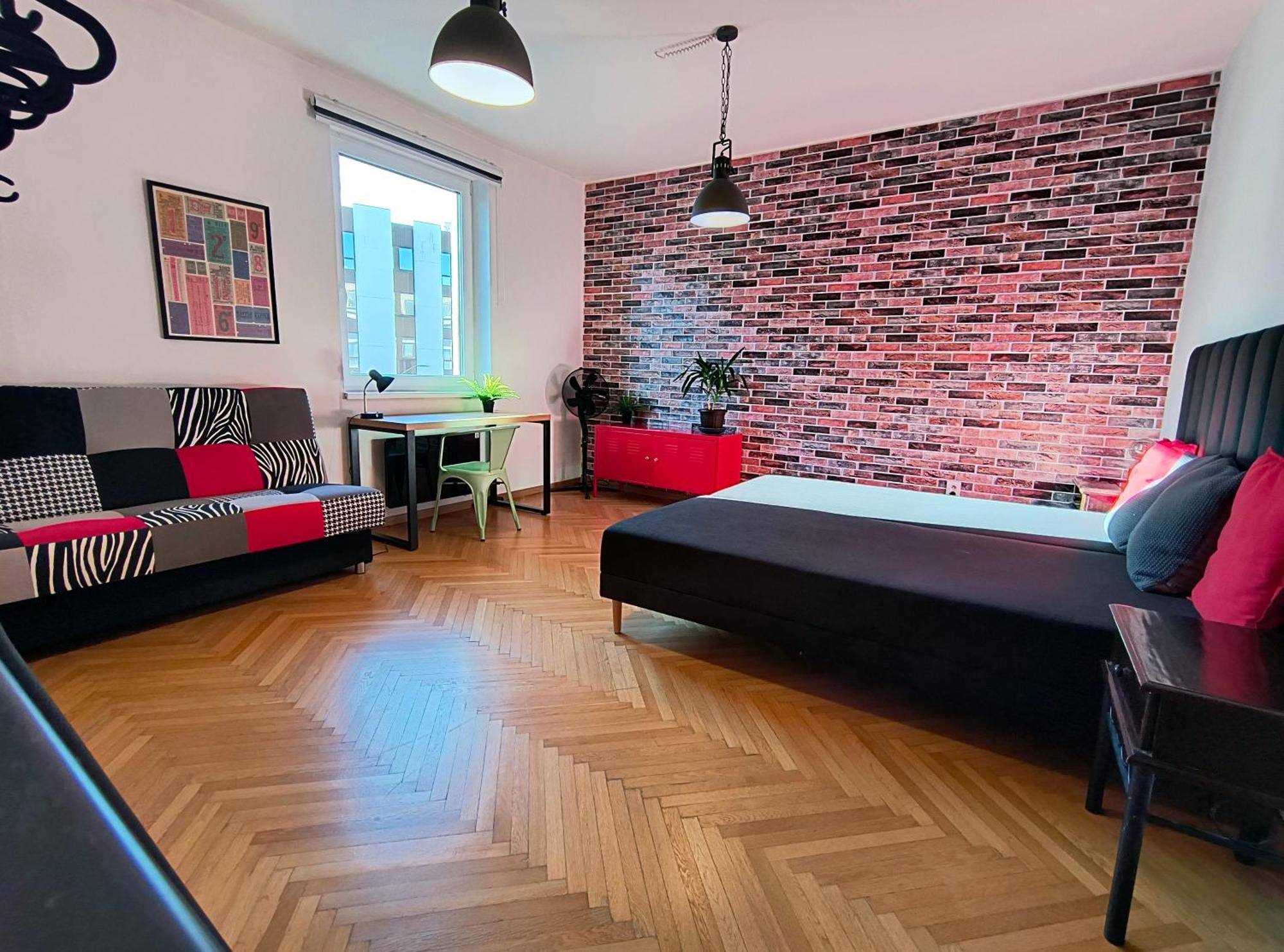 Big Stay - 4 Bedroom, 2 Bathroom Central Apartment With Ac ブラチスラヴァ エクステリア 写真
