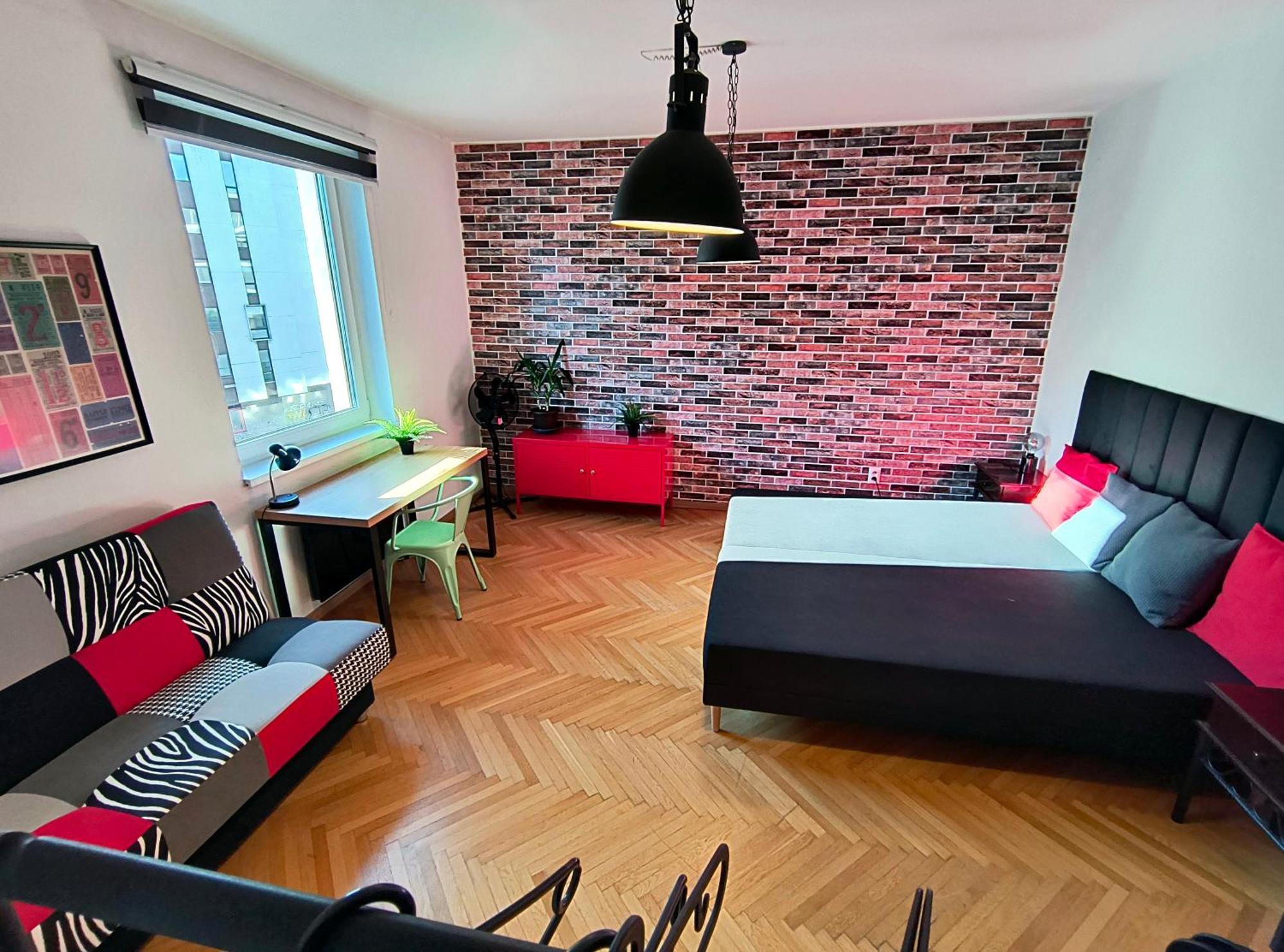 Big Stay - 4 Bedroom, 2 Bathroom Central Apartment With Ac ブラチスラヴァ エクステリア 写真